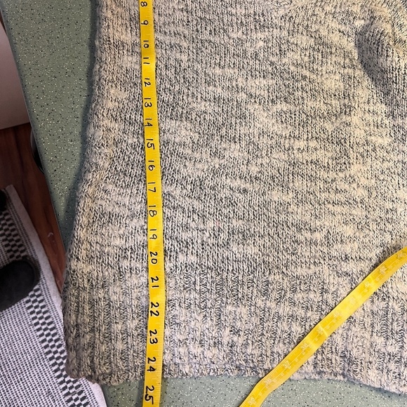 🛍️ AMERICAN EAGLE Gray heather V-neck sweater size M - Picture 15 of 15